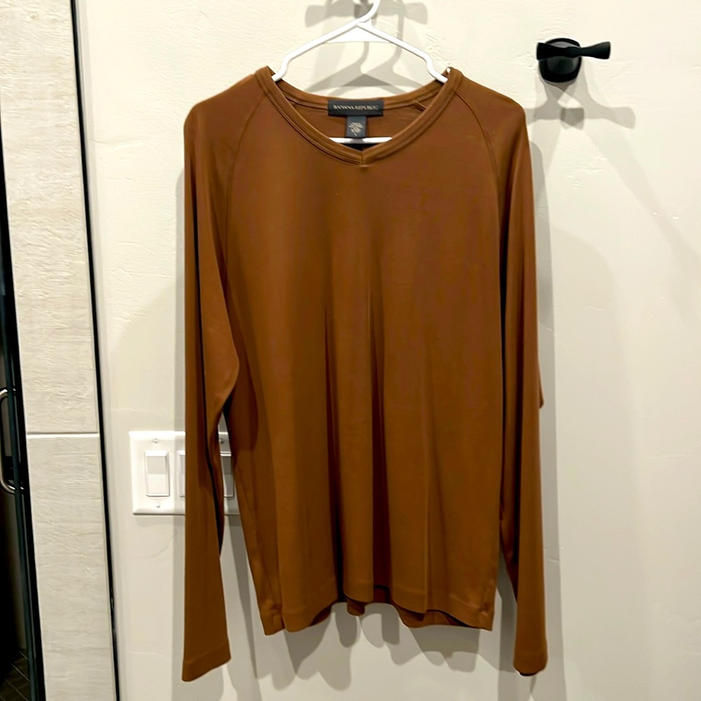Banana Republic men’s L brown 100% cotton long-sleeved t-shirt, gently used